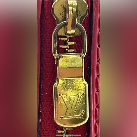 Authentic Louis Vuitton Epi Red Soufflo Pouch W/Bag - Picture 12 of 16